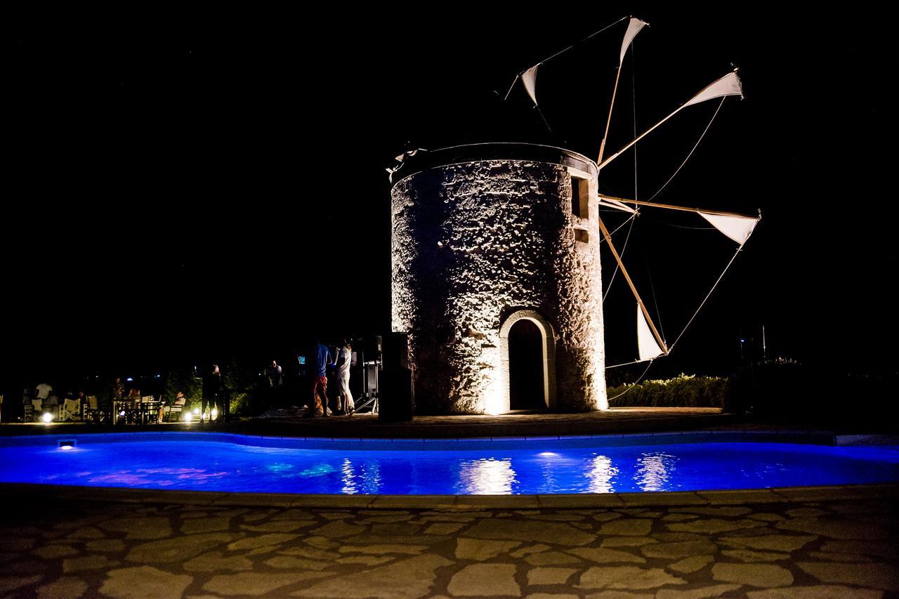The Windmill Resort Mitáta Екстериор снимка