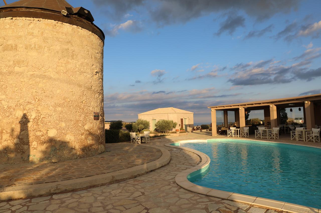 The Windmill Resort Mitáta Екстериор снимка