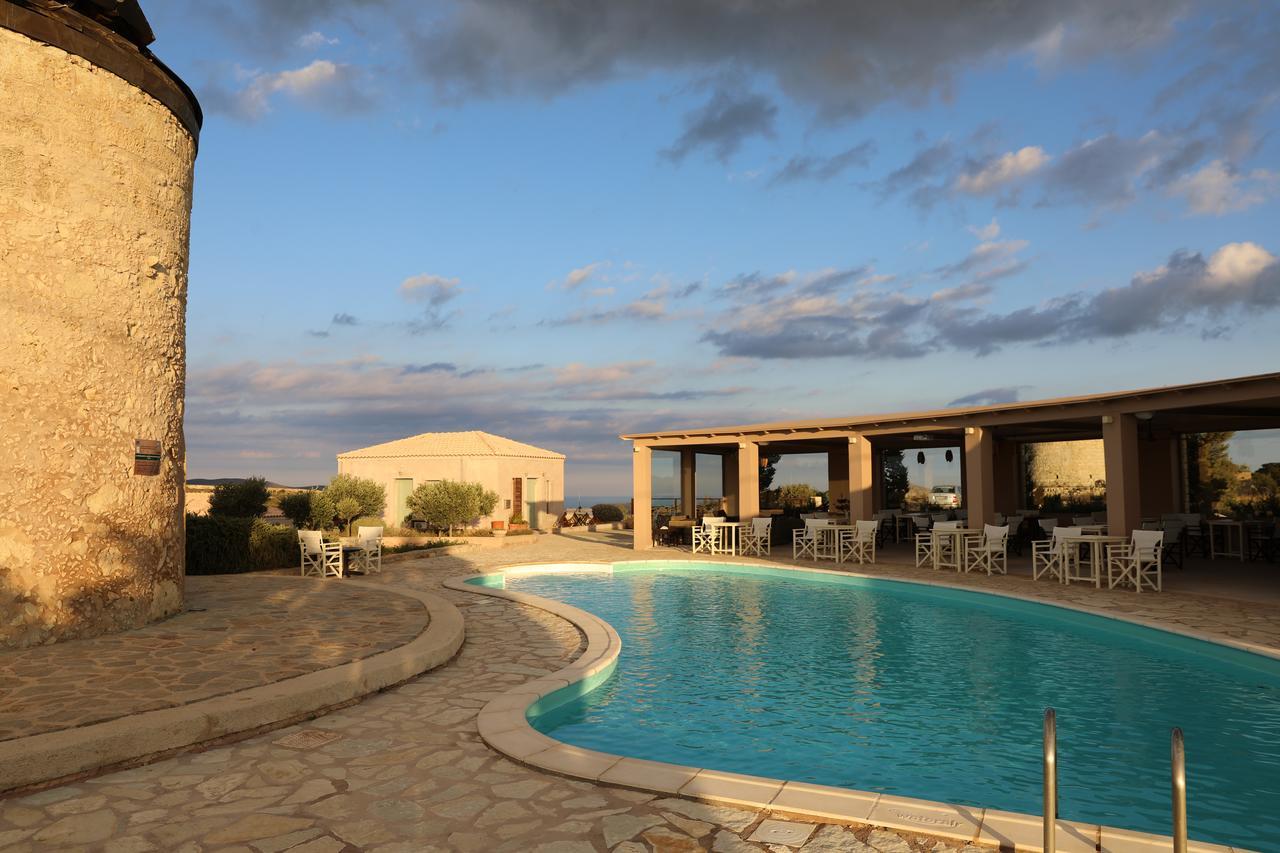 The Windmill Resort Mitáta Екстериор снимка