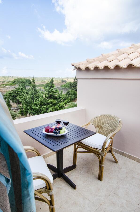 The Windmill Resort Mitáta Екстериор снимка