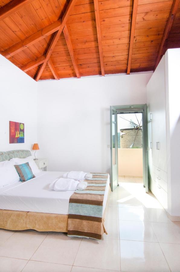 The Windmill Resort Mitáta Екстериор снимка