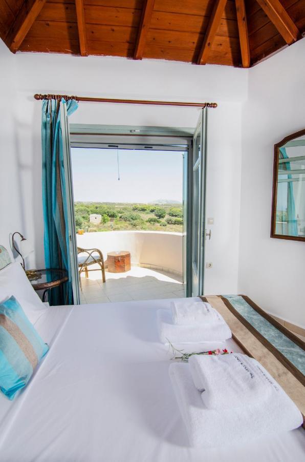 The Windmill Resort Mitáta Екстериор снимка